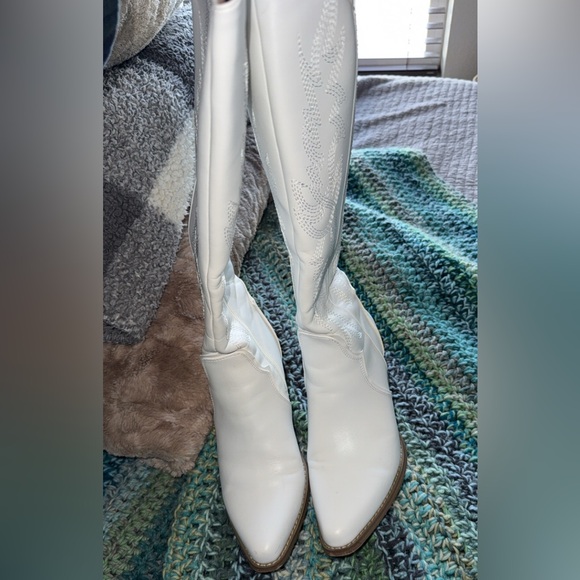 Dream Paris White Cowboy Boot - Picture 2 of 4